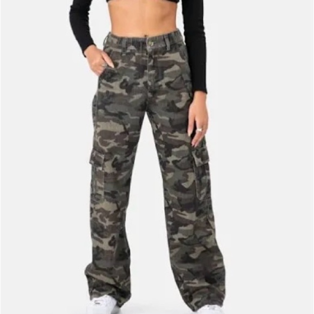 Adika Camouflage Cargo Pants Women’s Large 6-8